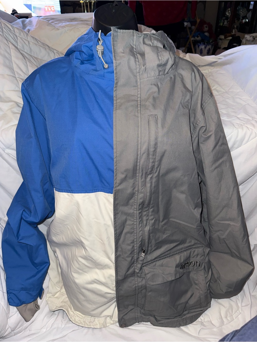 Arson snowboard jacket featuring a unique split-design construct
